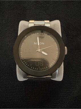 Nixon Corporal SS, 48mm stainless steel case w/bkack dial